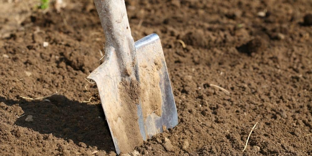 best shovel for moving dirt