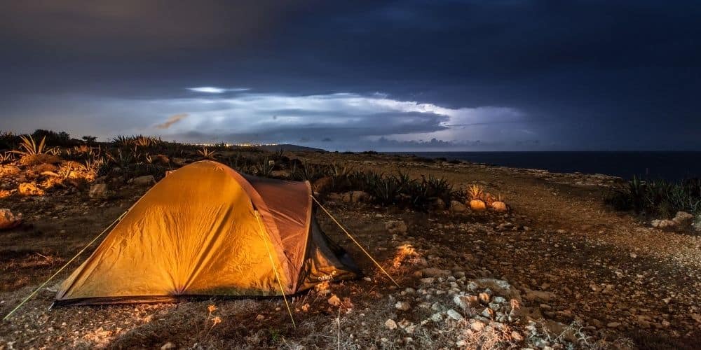 are tents safe in lightning